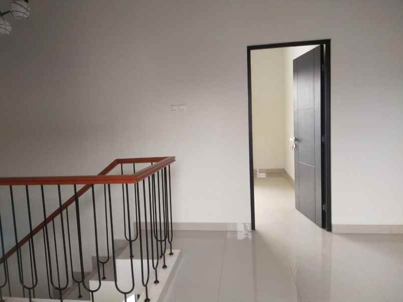 rumah baru 2 lantai dikayuringin bekasi barat2200