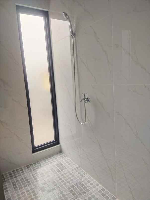 rumah baru 2 lantai dikayuringin bekasi barat2200