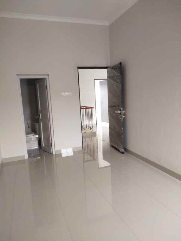 rumah baru 2 lantai dikayuringin bekasi barat2200