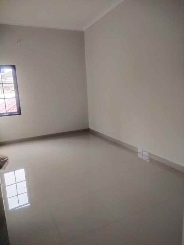 rumah baru 2 lantai dikayuringin bekasi barat2200