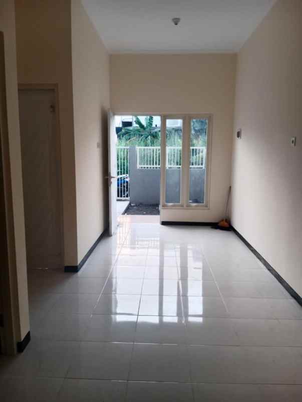 rumah baru bisa kpr di lebak indah surabaya siap huni