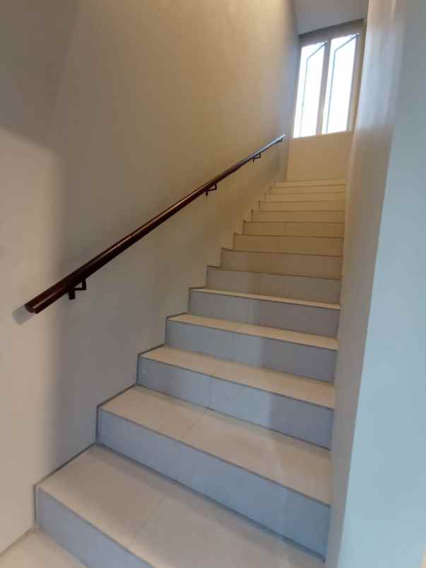 rumah baru dalam cluster di jatibening akses 2 mobil