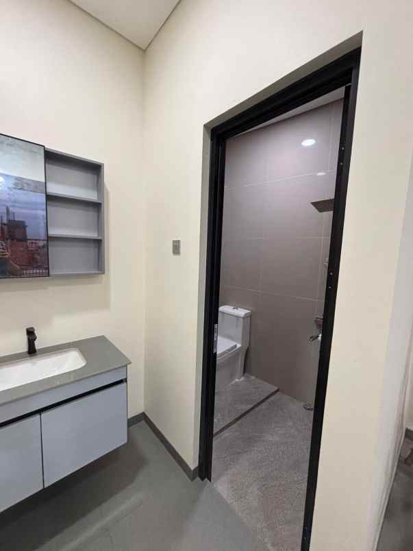 rumah baru dalam townhouse di duren sawit jaktim