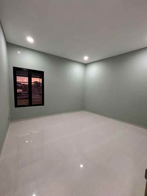 rumah baru dalam townhouse di duren sawit jaktim
