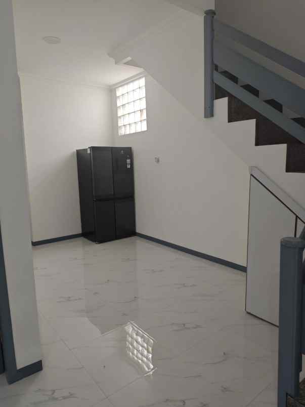 rumah baru direnovasi di kebun jeruk jakarta barat