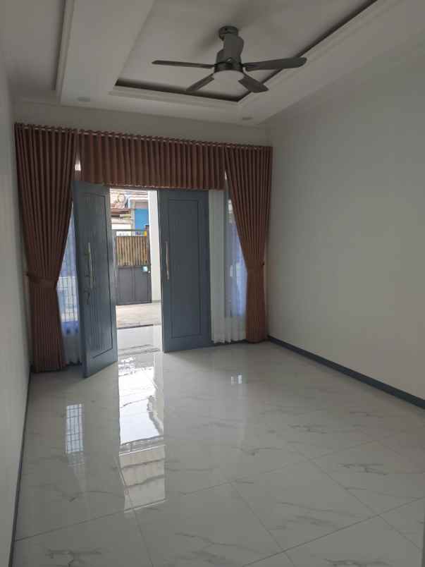rumah baru direnovasi di kebun jeruk jakarta barat