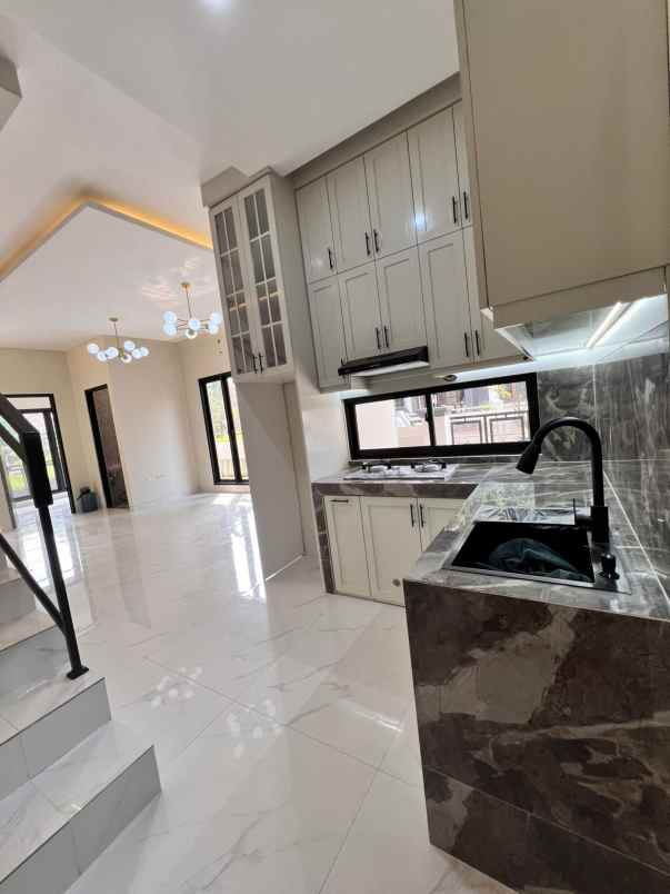 rumah baru siap huni di villa melati mas serpong
