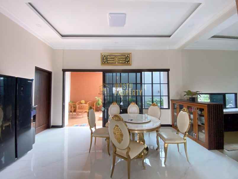 rumah besar siap huni dekat ring road utara