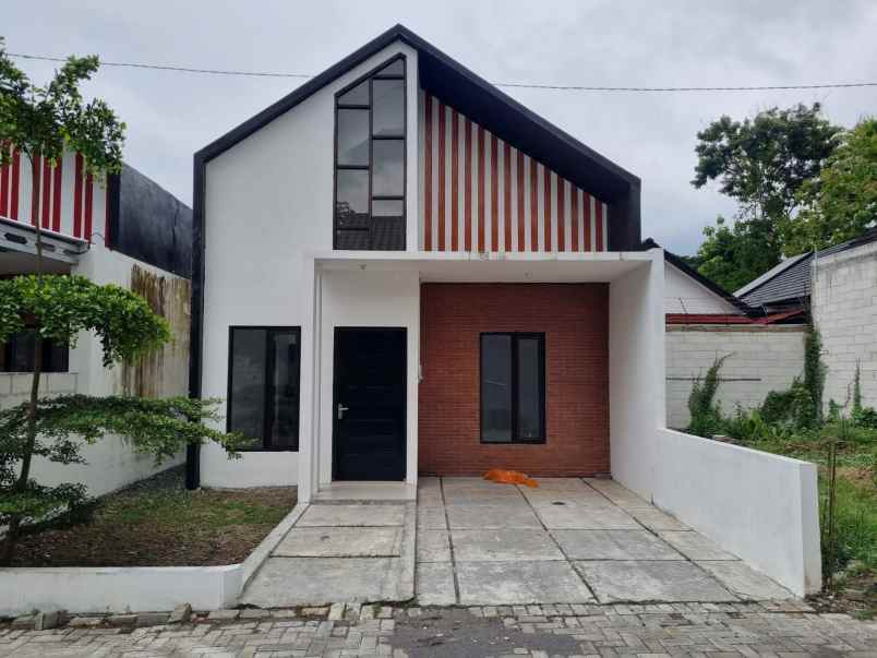 rumah cantik siap huni 800 meter dari jl raya wates