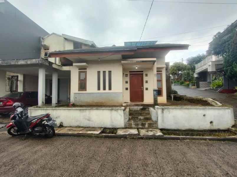 rumah di perumahan selaras alam sariwangi parongpong