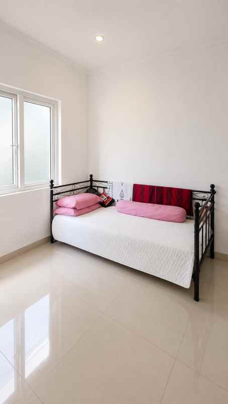 rumah dijual di ciputat lt 132 m lb 99 m hook shm nego