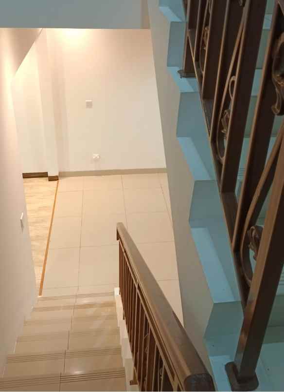 rumah disewakan cluster la seine jakarta garden city