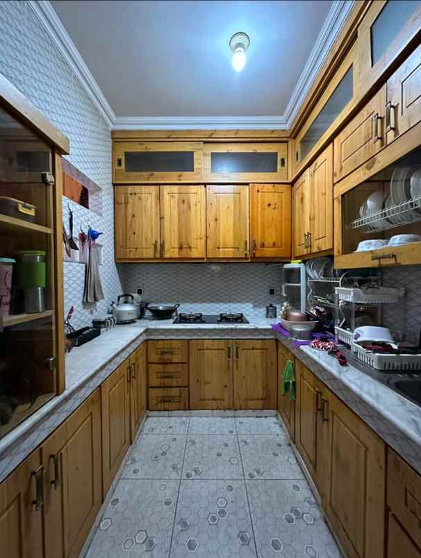 rumah hook siap huni di pulomas jakarta timur