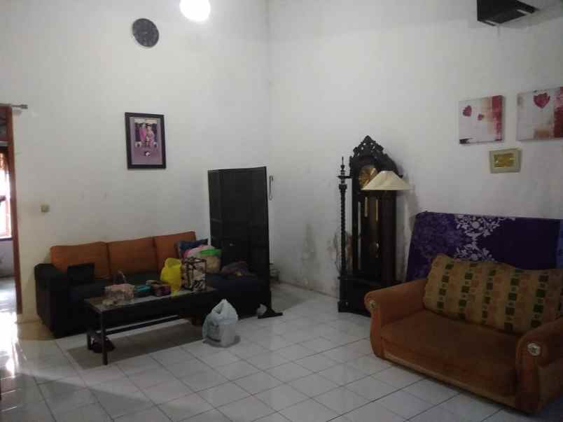 rumah jl pluto
