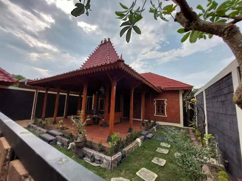 rumah joglo mewah dekat sleman city hall