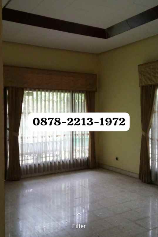 rumah lama bagus untuk kantor atau ruang usaha