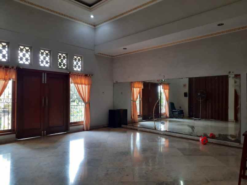 rumah luas 596 meter 7 kt semifurnished cinere depok