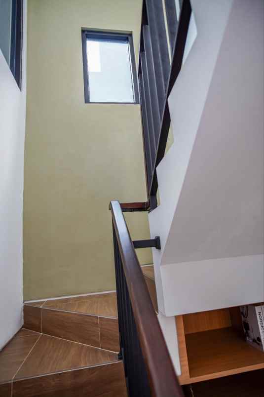 rumah mewah 2 lantai di sawangan depok