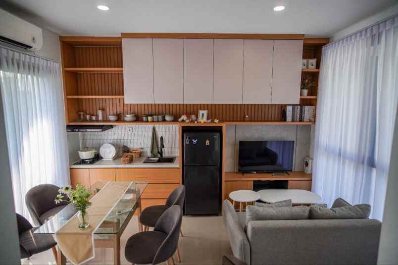 rumah mewah 2 lantai di sawangan depok