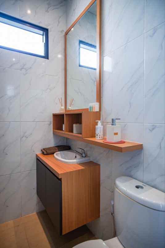 rumah mewah 2 lantai di sawangan depok