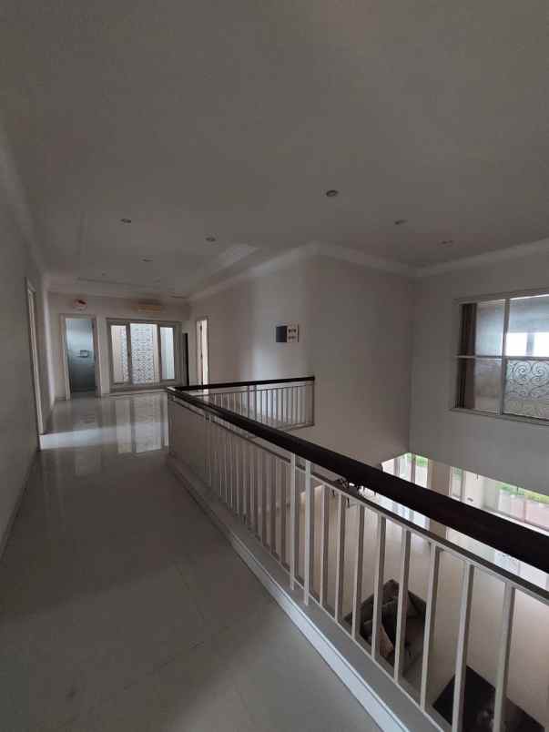 rumah mewah 2 lantai puri galaxy surabaya timur