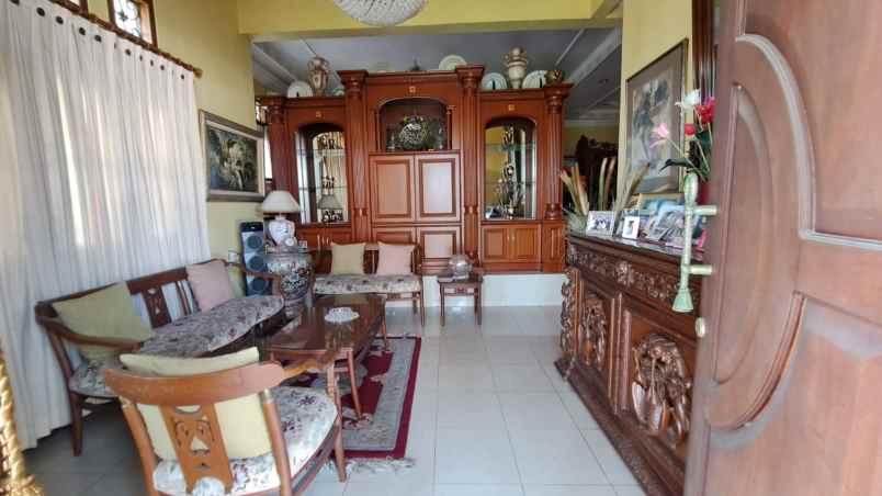 rumah mewah 2 lantai siap huni