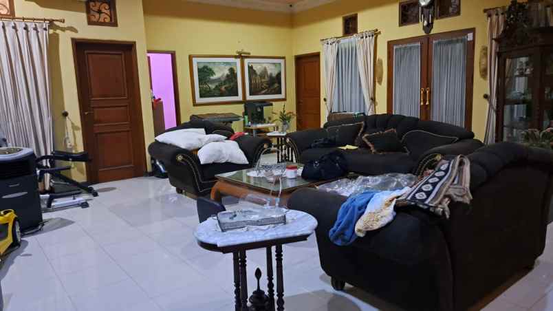 rumah mewah 2 lantai siap huni