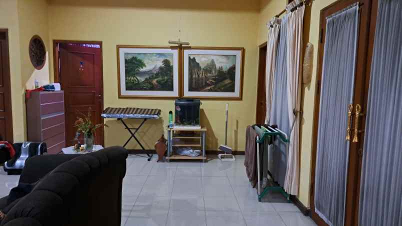 rumah mewah 2 lantai siap huni