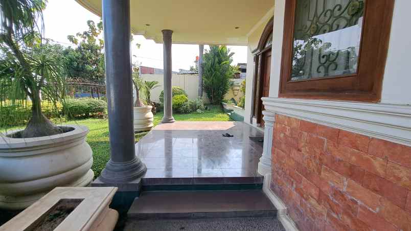 rumah mewah 2 lantai siap huni