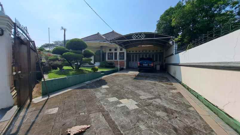 rumah mewah 2 lantai siap huni