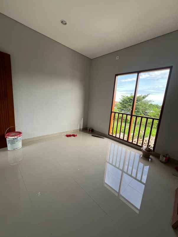 rumah mewah 2 lantai siap huni