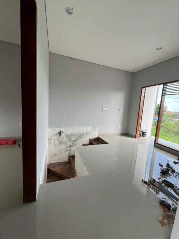 rumah mewah 2 lantai siap huni