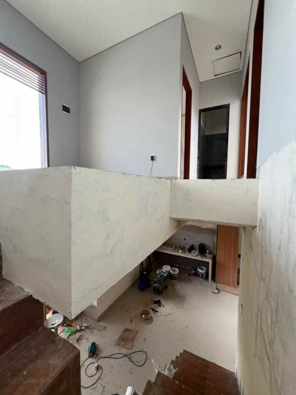 rumah mewah 2 lantai siap huni