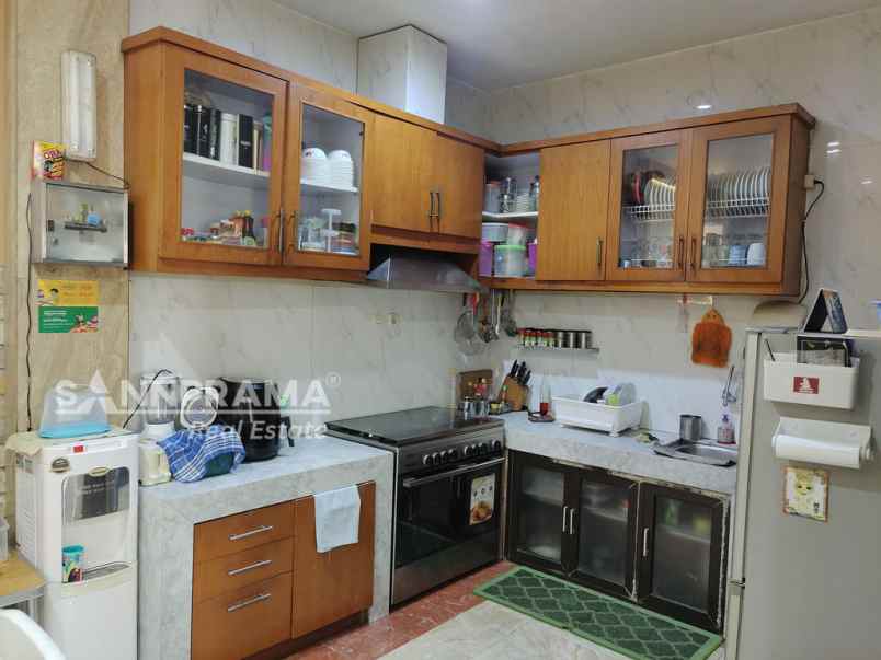 rumah mewah 3 lantai dalam komlplek gdc depok