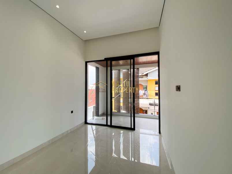 rumah mewah dijual dekat monjali