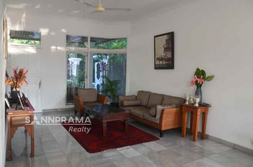 rumah mewah kemang plus kolam renang uchi