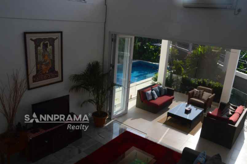 rumah mewah kemang plus kolam renang uchi