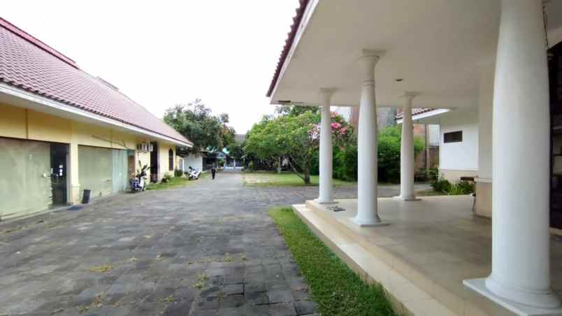rumah mewah samping kampus ugm
