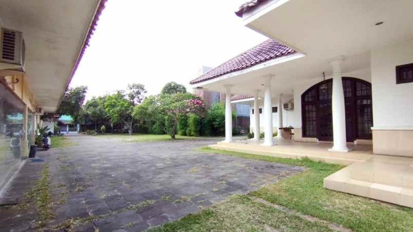 rumah mewah samping kampus ugm