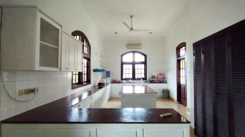 rumah mewah samping kampus ugm