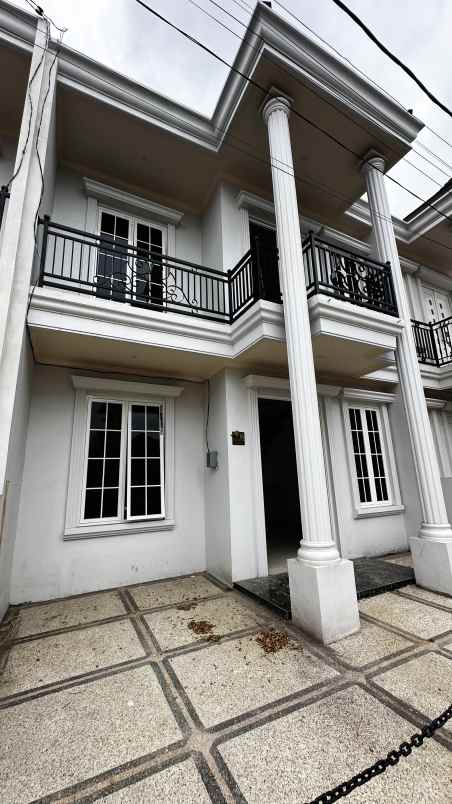 rumah mewah siap huni kepanjen 2 lantai 700 jutaan