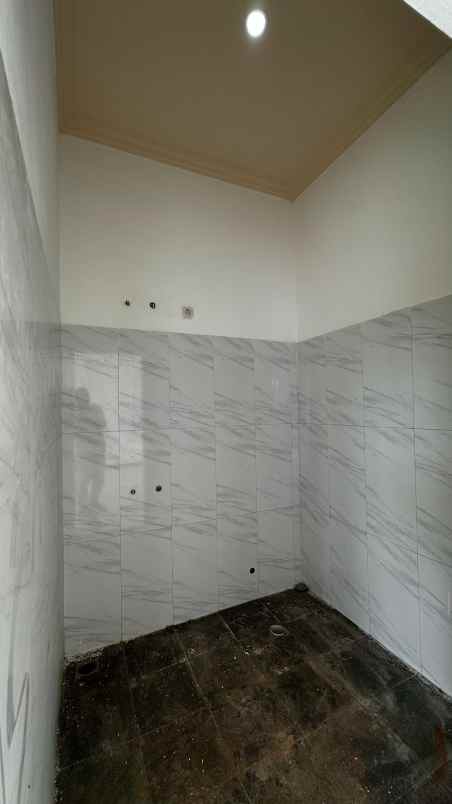 rumah mewah siap huni kepanjen 2 lantai 700 jutaan