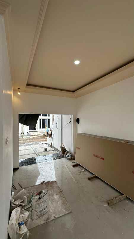 rumah mewah siap huni kepanjen 2 lantai 700 jutaan