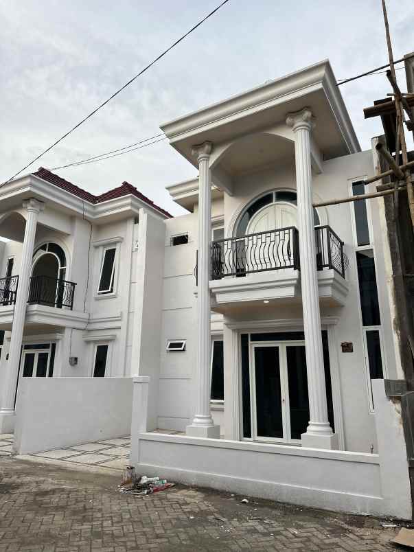 rumah mewah siap huni kepanjen 2 lantai 700 jutaan