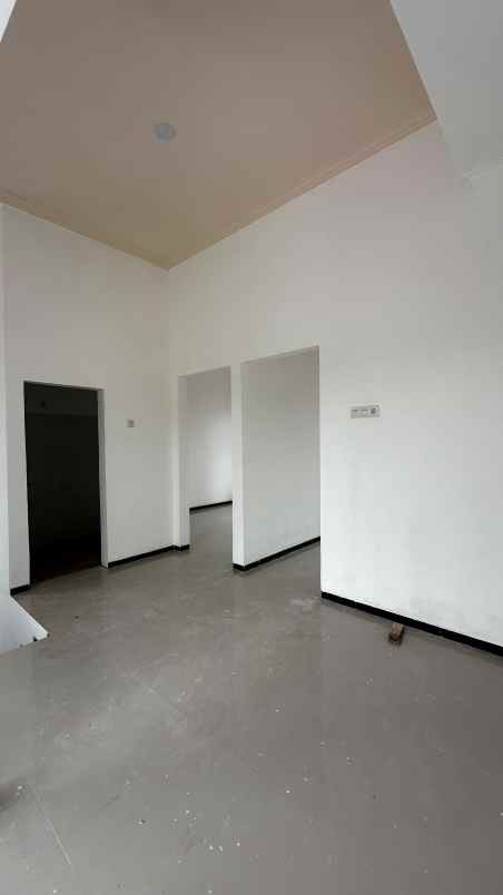 rumah mewah siap huni kepanjen 2 lantai 700 jutaan