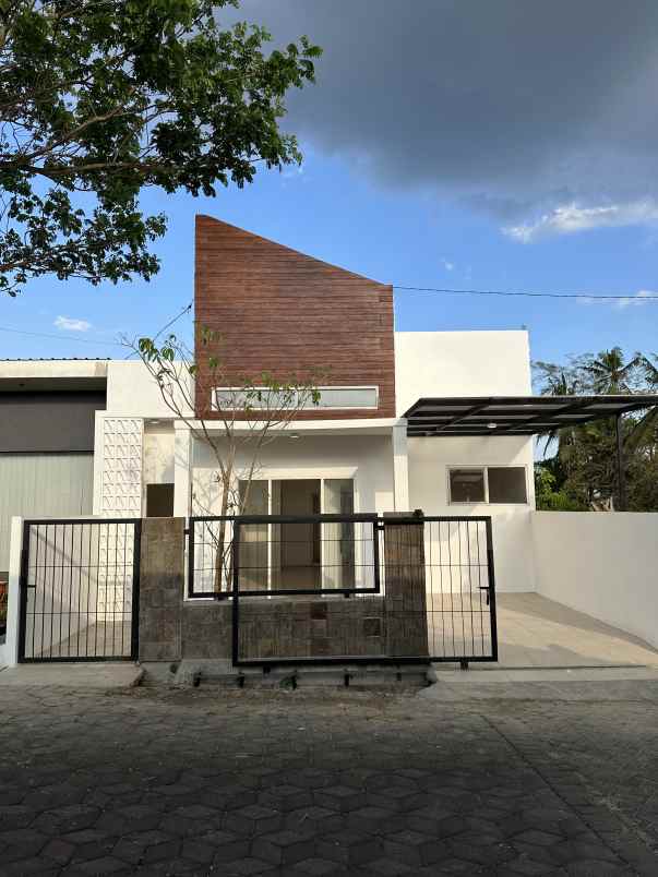 rumah mewah terdekat dengan kampus jember