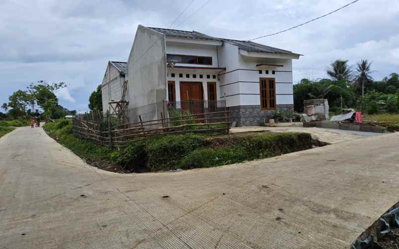 rumah minimalis bebas banjir 2 5 km ke stasiun daru
