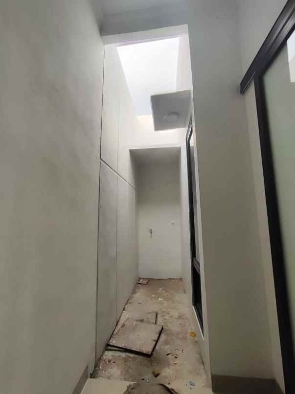 rumah minimalis strategis di tapos depok