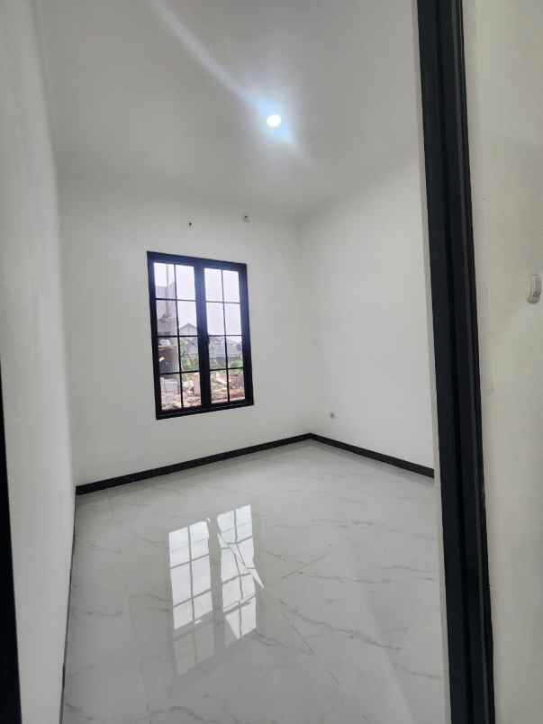 rumah nyaman bebas banjir di tanah baru beji depok