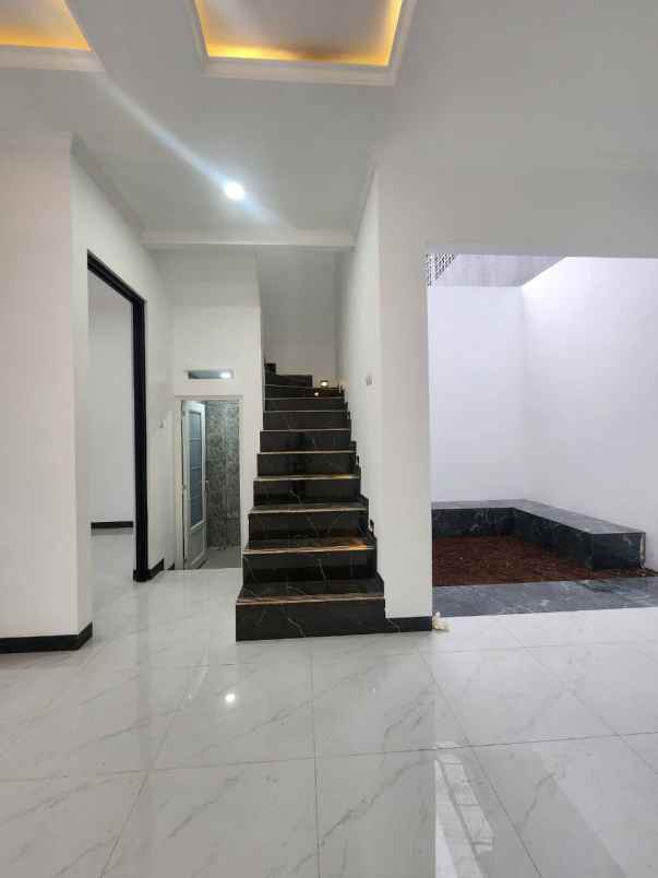 rumah nyaman bebas banjir di tanah baru beji depok